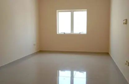 Apartment - 2 Bedrooms - 3 Bathrooms for rent in Al Qulaya'ah - Al Sharq - Sharjah