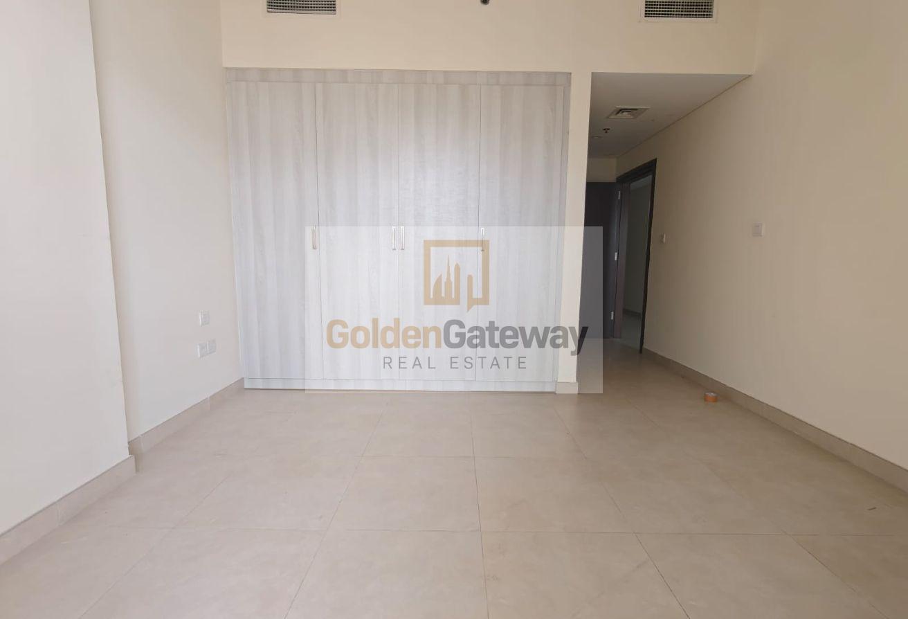 Pool Facing | Unfurnished | Multiple Cheques photo 5