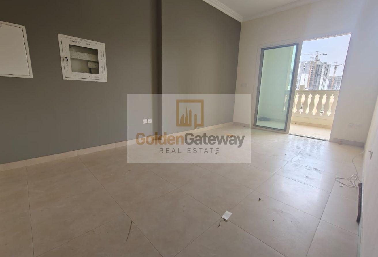 Pool Facing | Unfurnished | Multiple Cheques photo 3