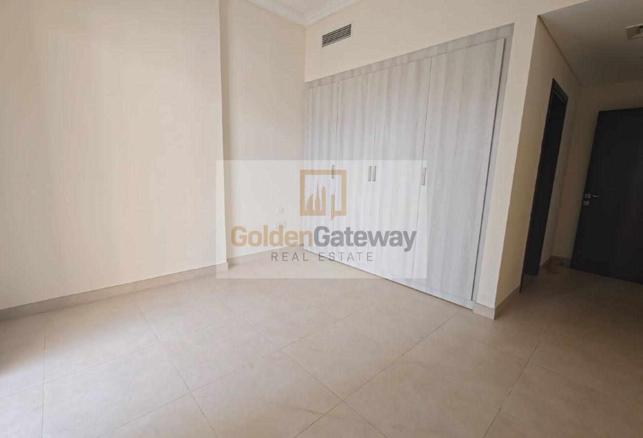 Pool Facing | Unfurnished | Multiple Cheques photo 4