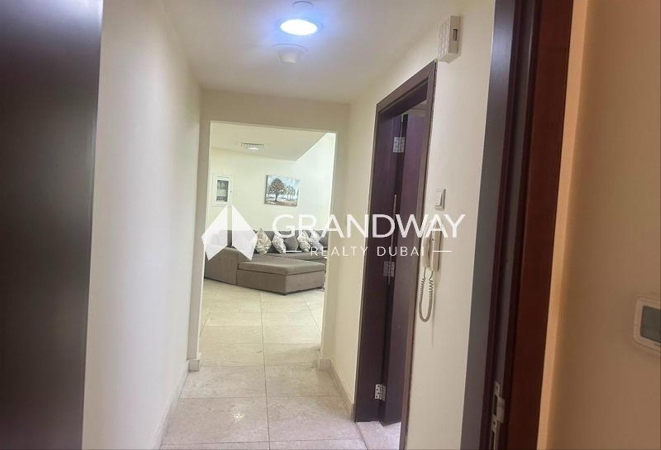 Bright 1BR | Great Amenities | Contemporary Living photo 12