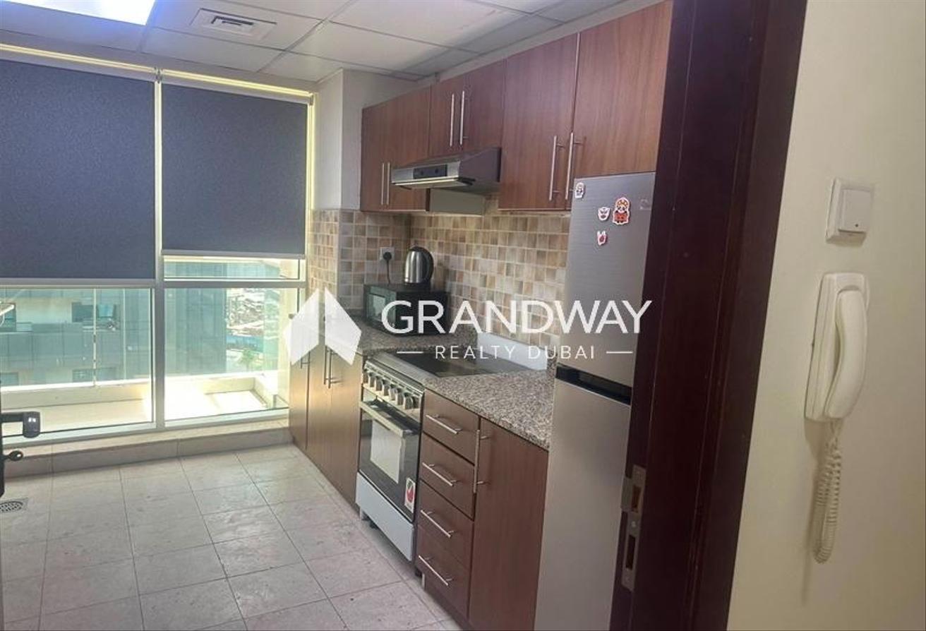 Bright 1BR | Great Amenities | Contemporary Living photo 6