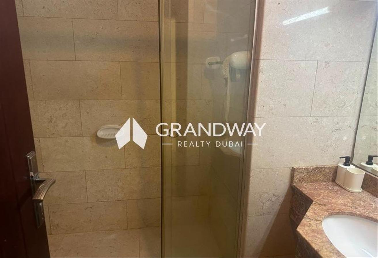 Bright 1BR | Great Amenities | Contemporary Living photo 7