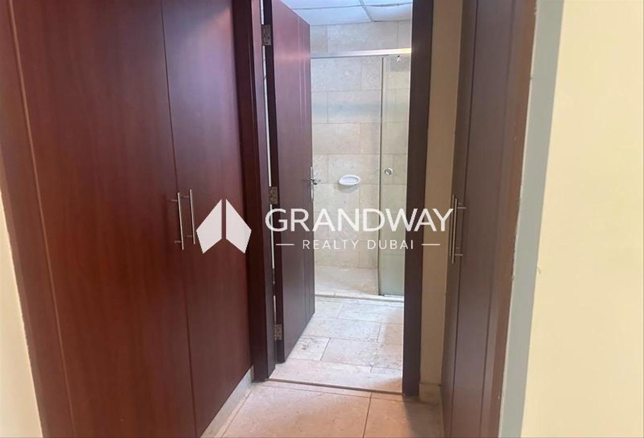 Bright 1BR | Great Amenities | Contemporary Living photo 11