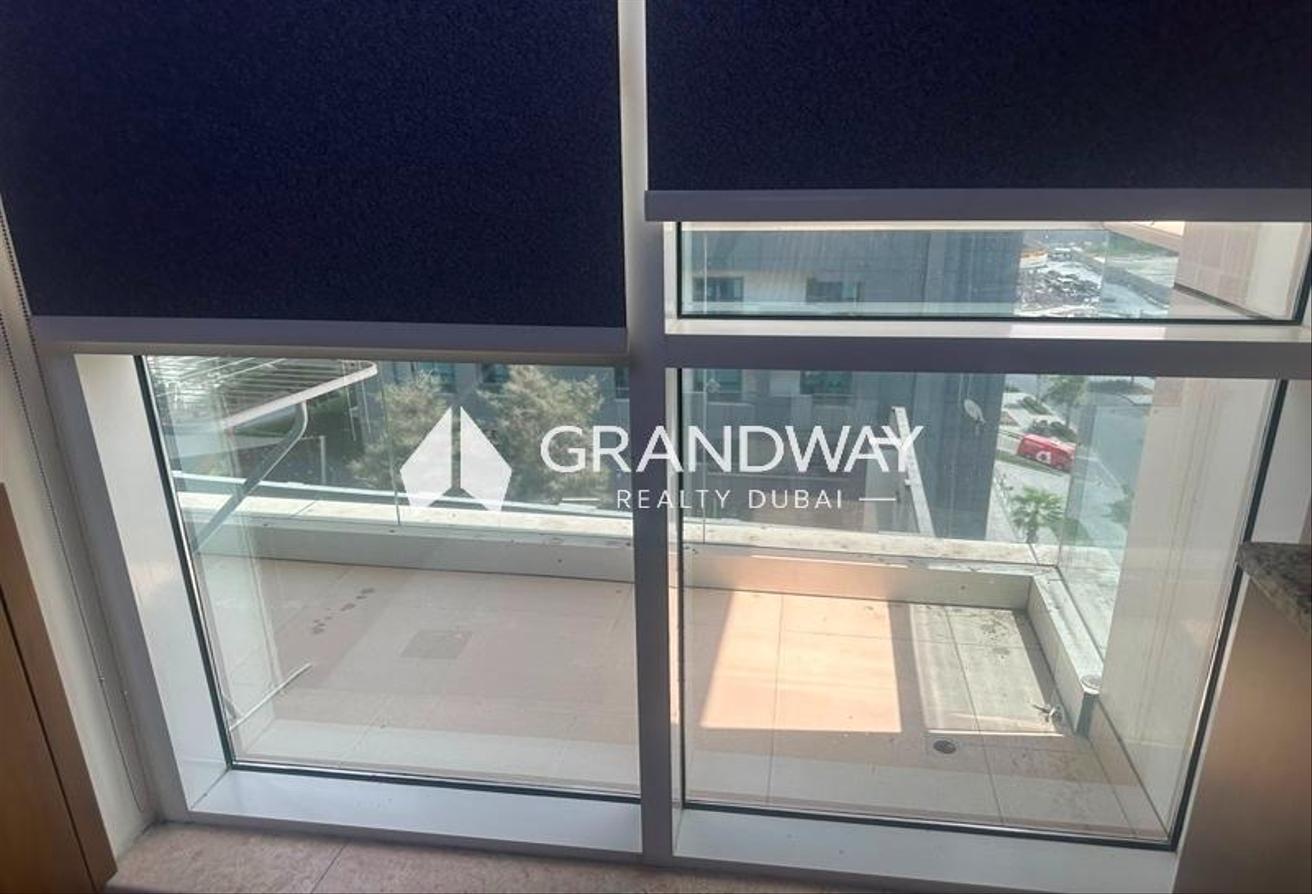 Bright 1BR | Great Amenities | Contemporary Living photo 9