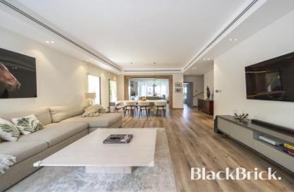 Villa - 4 Bedrooms - 6 Bathrooms for sale in Meadows 7 - Meadows - Dubai Villa - 4 Bedrooms - 6 Bathrooms for sale in Meadows 7 - Meadows - Dubai