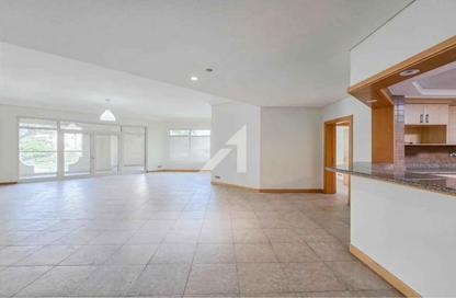 Apartment - 3 Bedrooms - 4 Bathrooms for rent in Al Tamr - Shoreline Apartments - Palm Jumeirah - Dubai