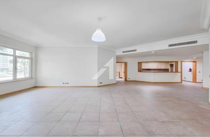 Apartment - 3 Bedrooms - 4 Bathrooms for rent in Al Tamr - Shoreline Apartments - Palm Jumeirah - Dubai