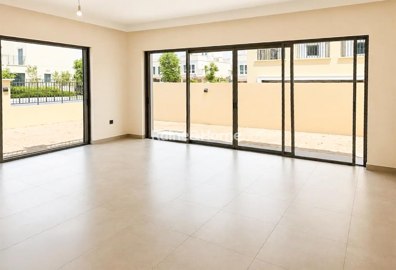 5BR+Maid | End Corner | Huge Plot | 2Mns to Lagoon photo 3