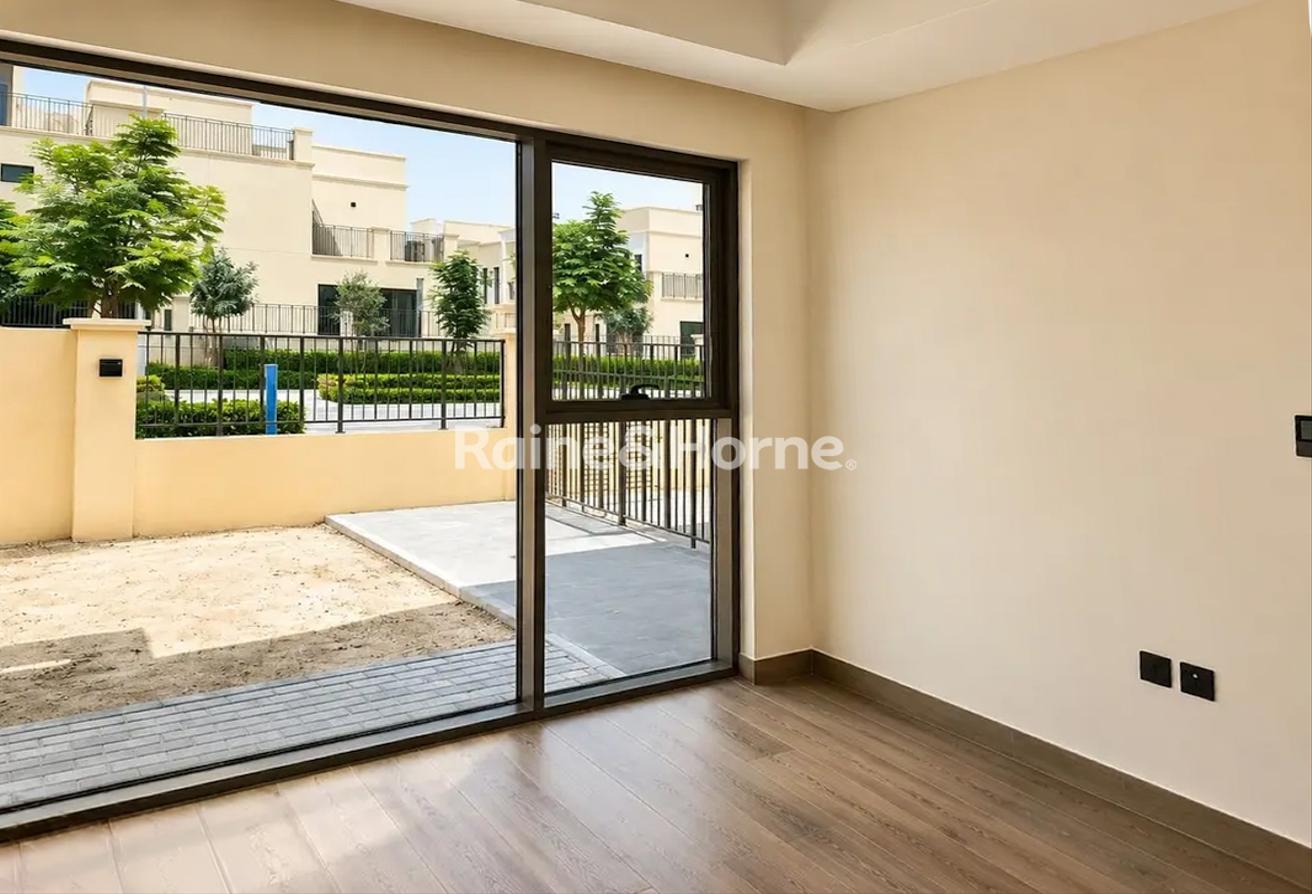 5BR+Maid | End Corner | Huge Plot | 2Mns to Lagoon photo 4