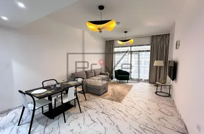 شقة - غرفة نوم - 1 حمام للبيع في برج حمزة - مدينة دبي الرياضية - دبي