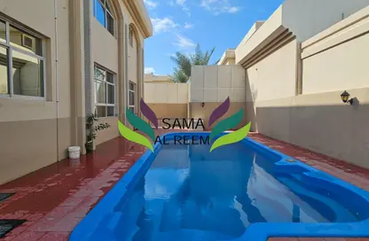 Villa - 4 Bedrooms - 4 Bathrooms for rent in Jumeirah 1 Villas - Jumeirah 1 - Jumeirah - Dubai