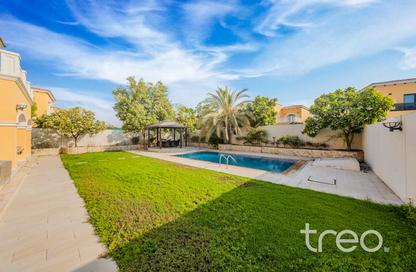 Villa - 5 Bedrooms - 6 Bathrooms for rent in District 2 - Jumeirah Park - Dubai