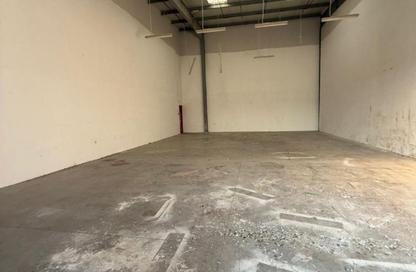 Warehouse - Studio for rent in Umm Al Thuoob - Umm Al Quwain