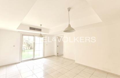 Villa - 2 Bedrooms - 3 Bathrooms for rent in Springs 3 - The Springs - Dubai