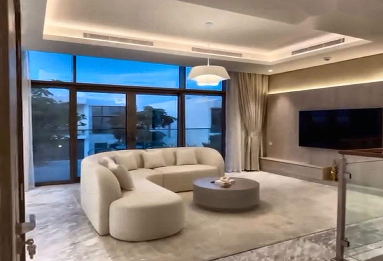 MBR City | 4BR Villa | Pool & Private Garden photo 5