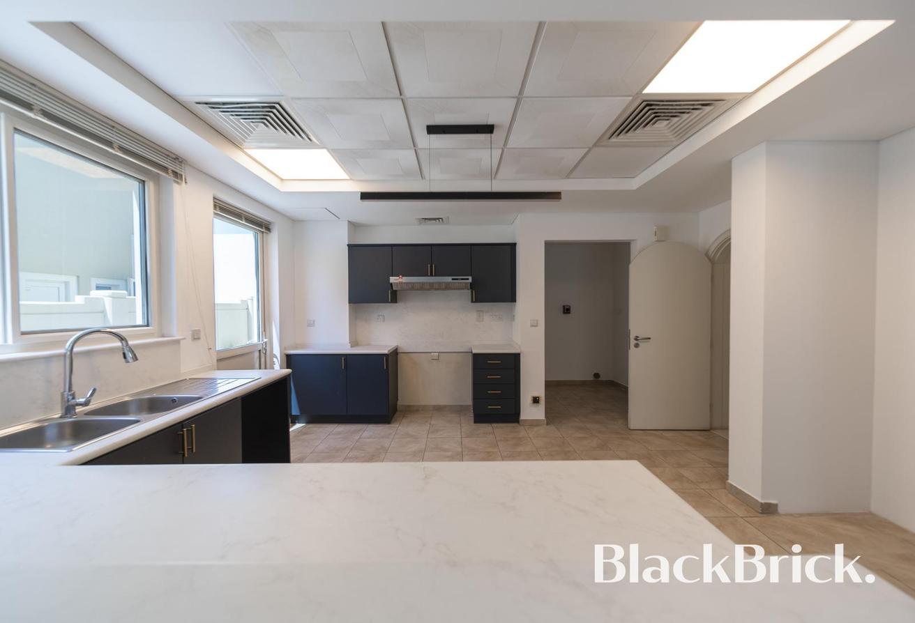 Vacant Now | 5 Beds | Great Location photo 4