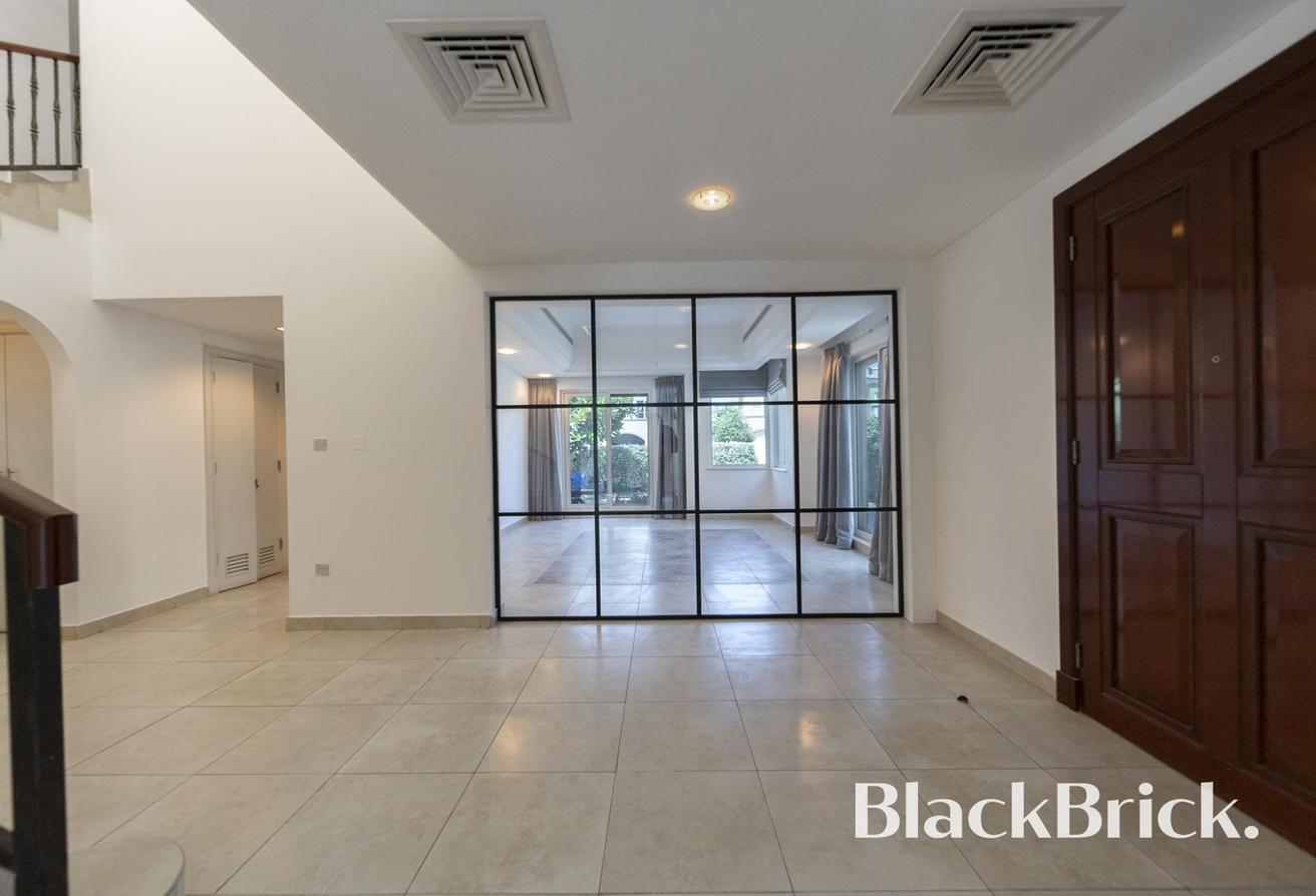 Vacant Now | 5 Beds | Great Location photo 2