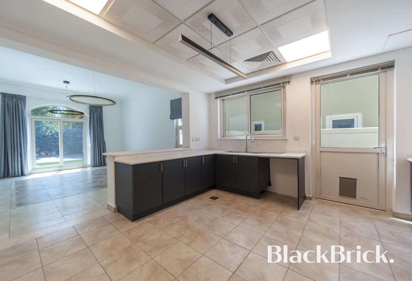 Vacant Now | 5 Beds | Great Location photo 5