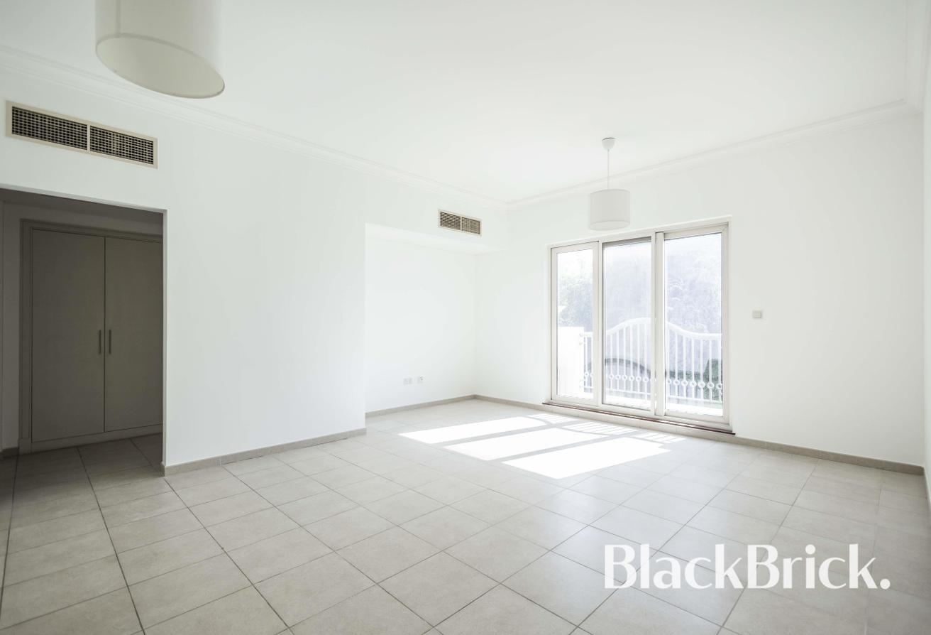Vacant Now | 5 Beds | Great Location photo 8