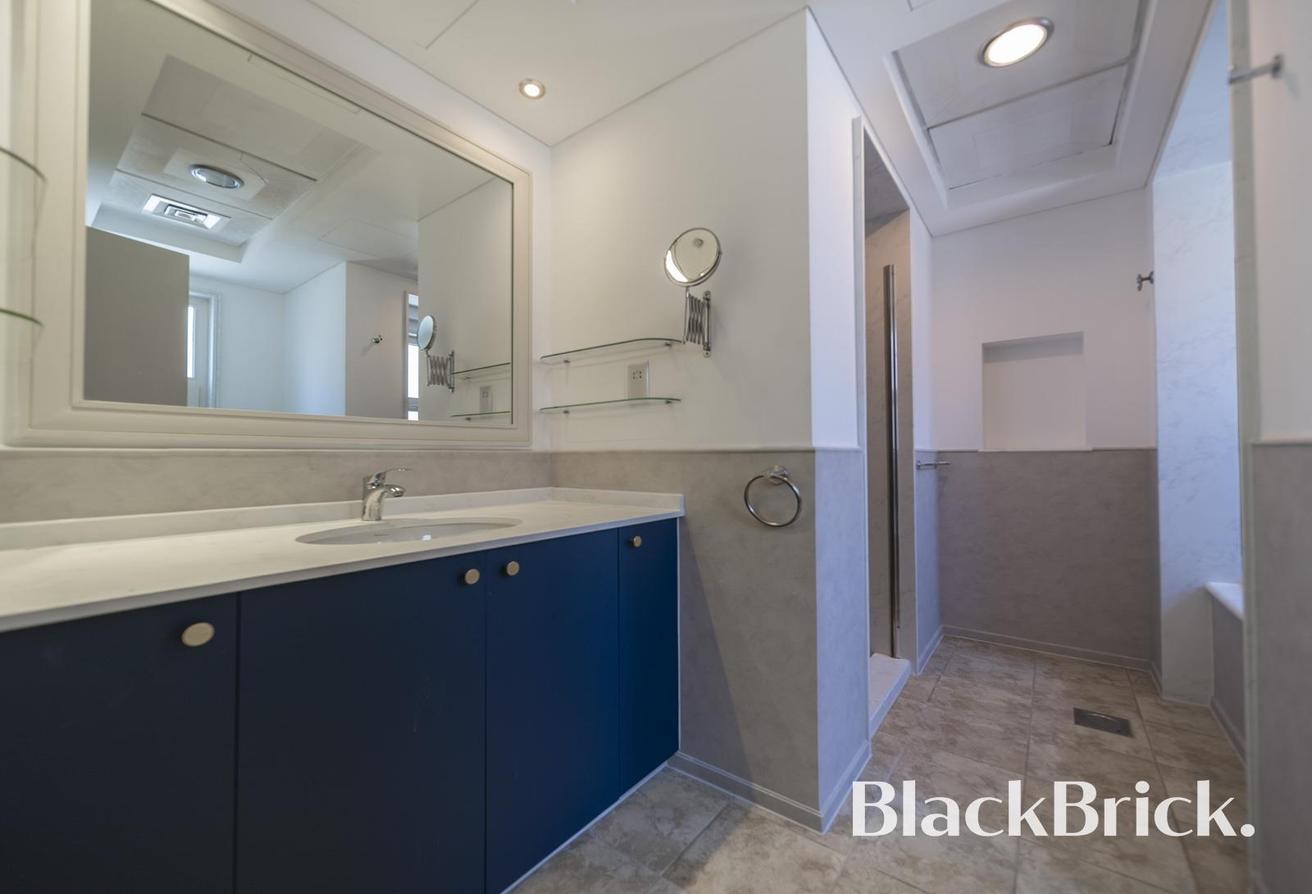 Vacant Now | 5 Beds | Great Location photo 9