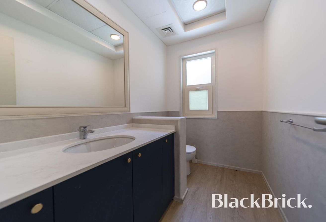 Vacant Now | 5 Beds | Great Location photo 11