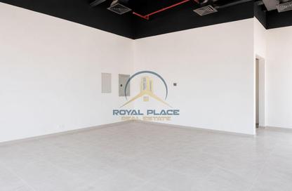 Shop - Studio - 1 Bathroom for rent in Building Q02 - France Cluster - International City - Dubai