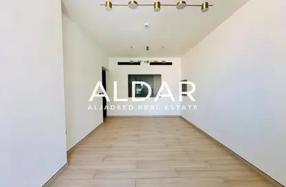 شقة - 2 غرف نوم - 2 حمامات للايجار في بن غاطي كريست - الضاحية 13 - قرية جميرا الدائرية - دبي