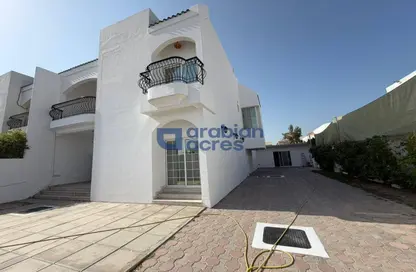 فيلا - 6 غرف نوم - 5 حمامات للايجار في جميرا - دبي