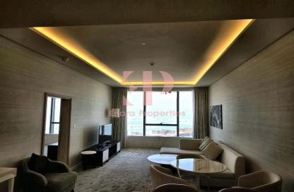 Apartment - 1 Bedroom - 2 Bathrooms for rent in The Palm Tower - Palm Jumeirah - Dubai