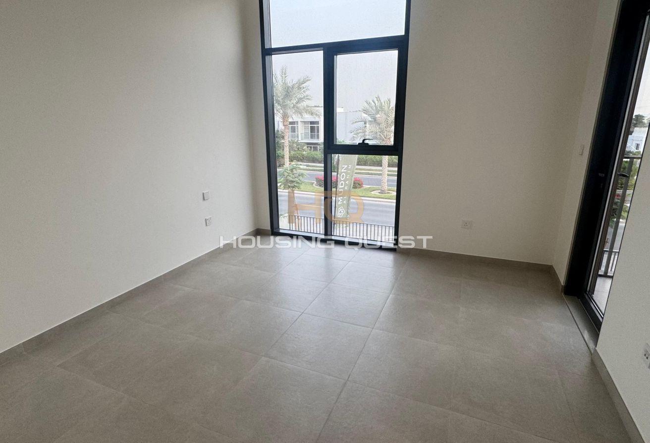 Single Row | Ready to Move in | Next to Park photo 5