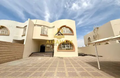 فيلا - 4 غرف نوم - 5 حمامات للايجار في شبانة عشارج - عشارج - العين