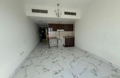 شقة - 1 حمام للايجار في مجمع مويلح - تجارية مويلح - الشارقة