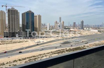 شقة - 2 غرف نوم - 3 حمامات للايجار في في2 - مدينة دبي الرياضية - دبي