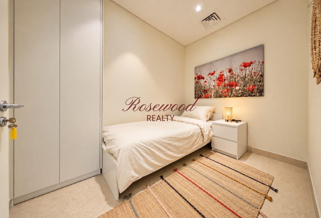 Fully Furnished|Upgraded| Full Canal View photo 27