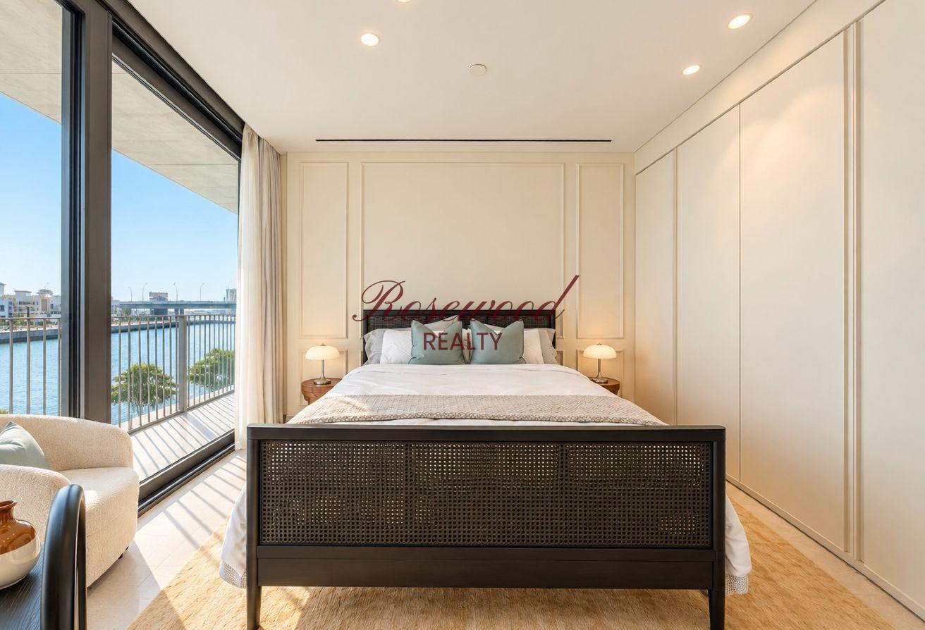 Fully Furnished|Upgraded| Full Canal View photo 17