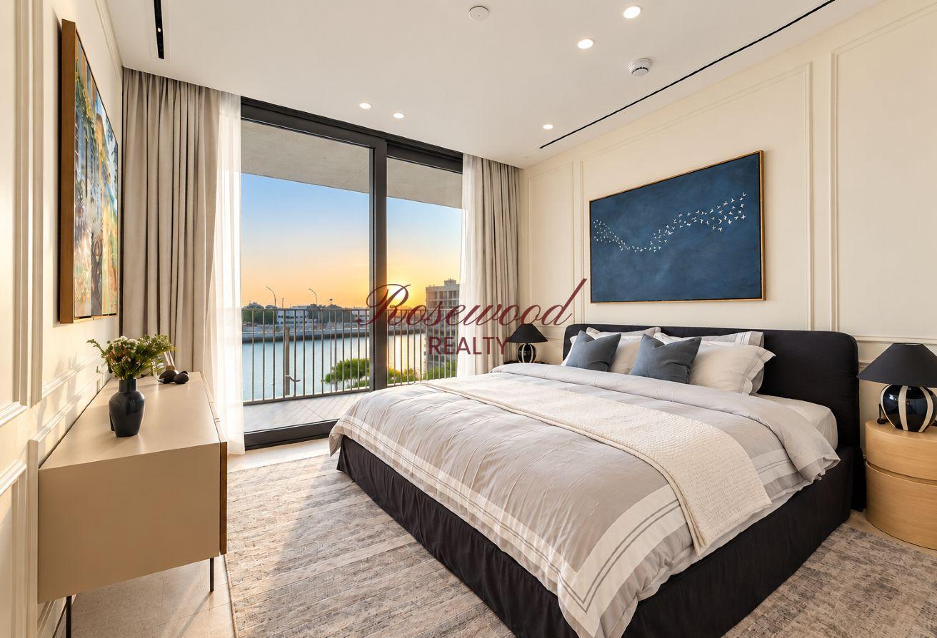 Fully Furnished|Upgraded| Full Canal View photo 12