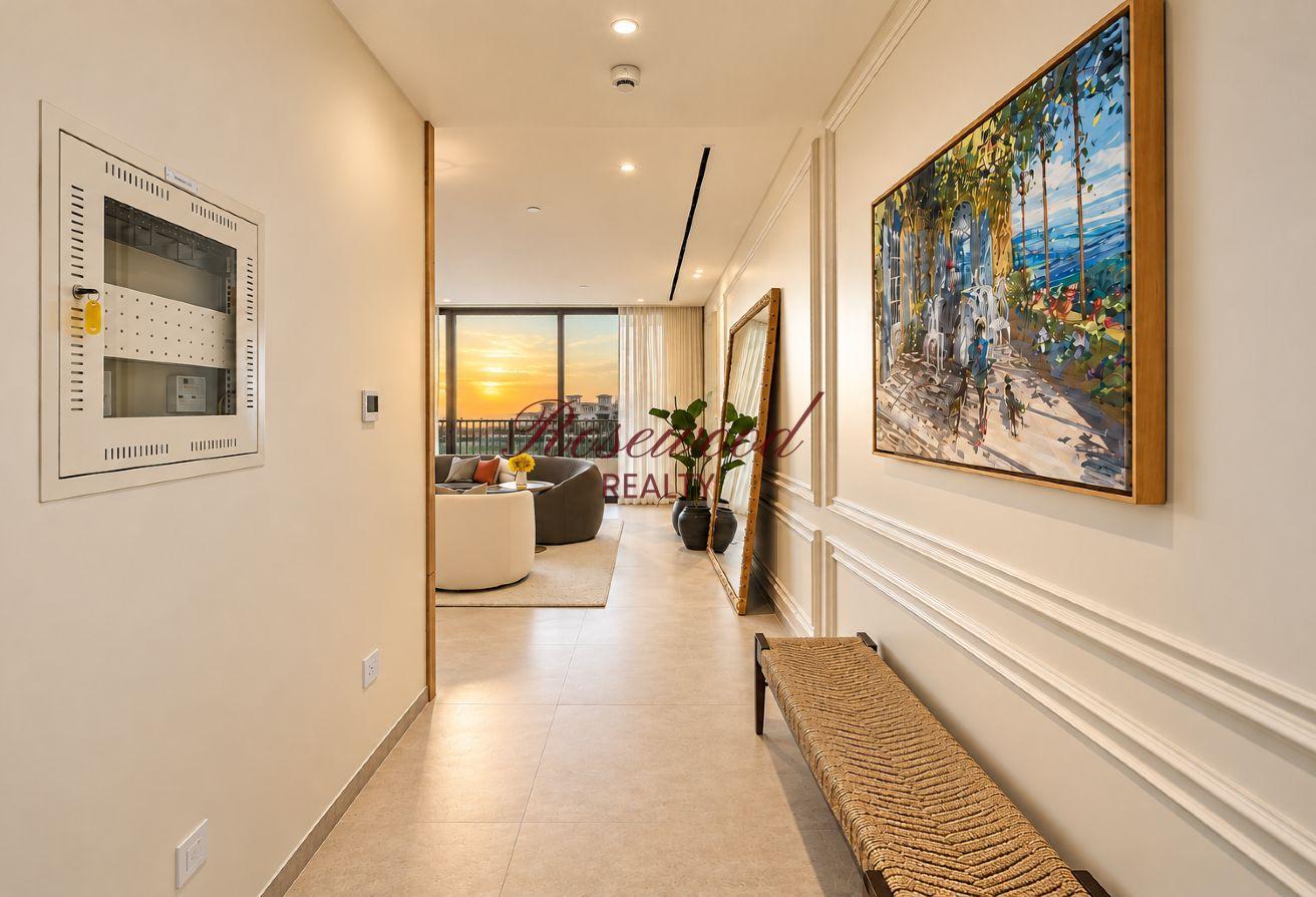 Fully Furnished|Upgraded| Full Canal View photo 2