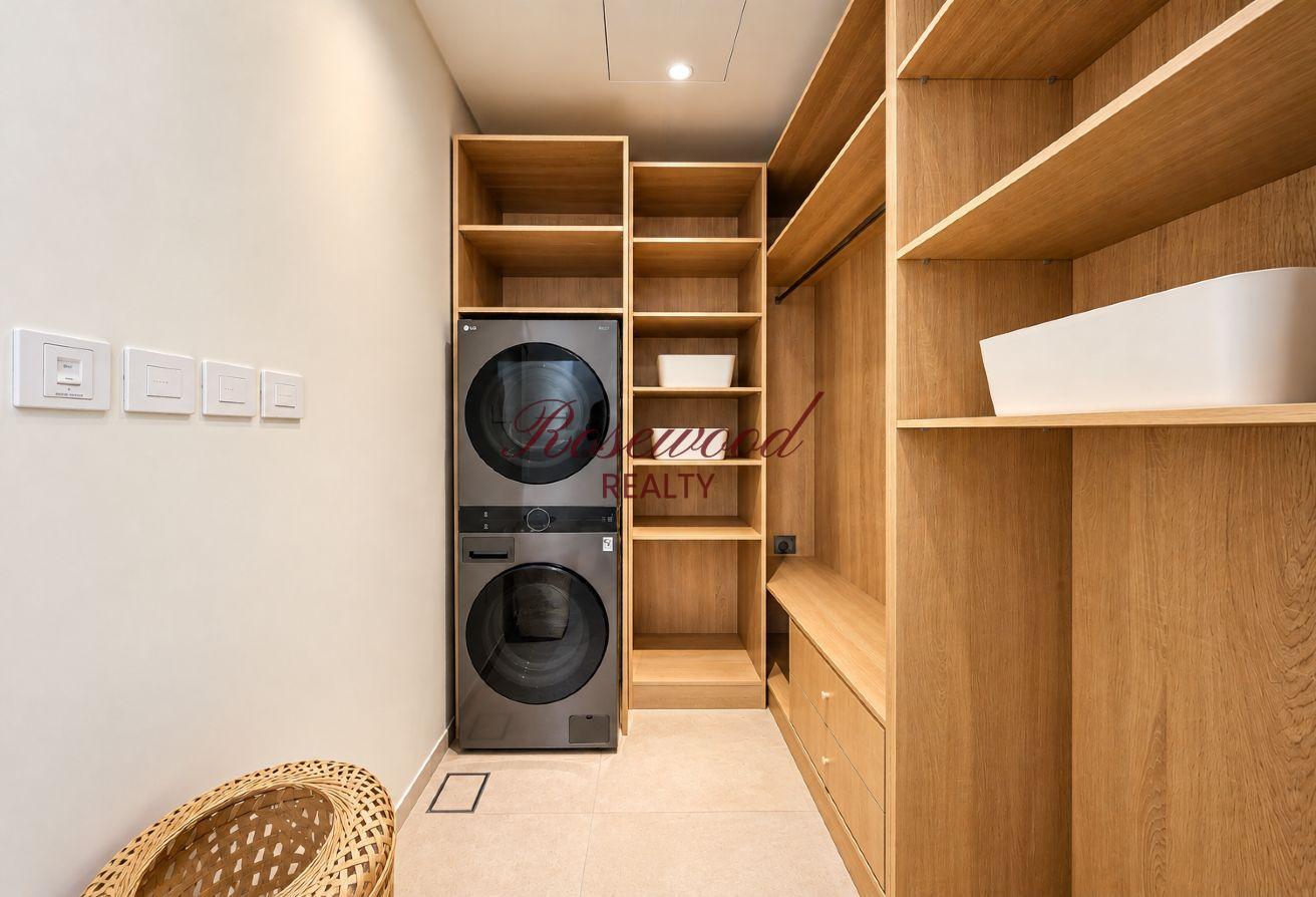 Fully Furnished|Upgraded| Full Canal View photo 26