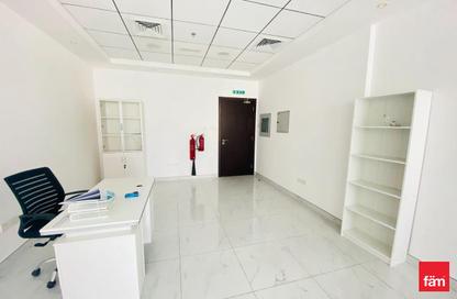 مكتب - استوديو للايجار في B2B  برج - الخليج التجاري - دبي