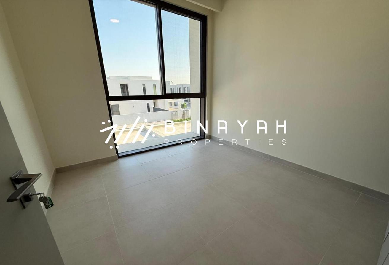 Spacious Studio | Vacant | Balcony photo 11