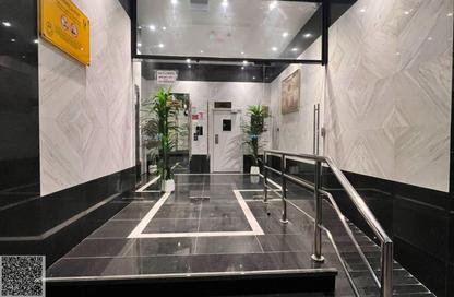 عمارة بالكامل - 8 غرف نوم - 2 حمامات للبيع في مساكن كورنيش عجمان - طريق كورنيش عجمان - عجمان