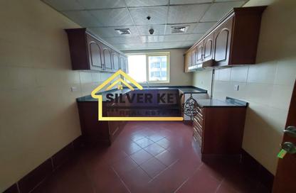 Apartment - 3 - 4 for rent in Al Majaz Tower - Al Majaz 3 - Al Majaz - Sharjah