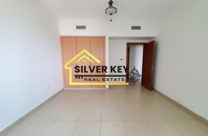 Apartment - 3 - 4 for rent in Al Majaz Tower - Al Majaz 3 - Al Majaz - Sharjah