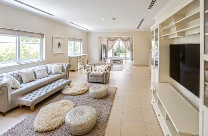 Villa - 4 Bedrooms - 4 Bathrooms for rent in District 7 - Jumeirah Park - Dubai