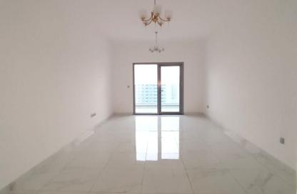 Apartment - 3 - 4 for rent in Al Ferasa Tower - Al Majaz 1 - Al Majaz - Sharjah