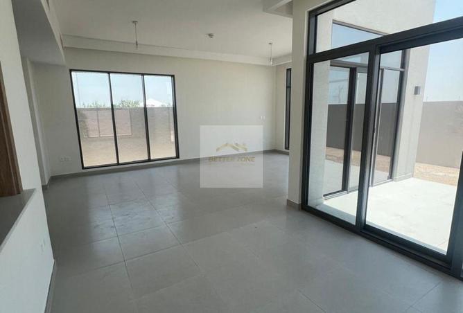 4 BR Villa with Private Pool and Covered Parking