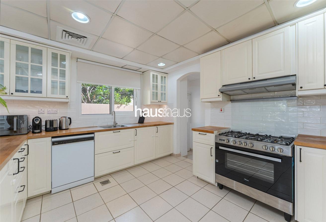 Fully Furnished | Upgraded Kitchen | Lake View photo 7