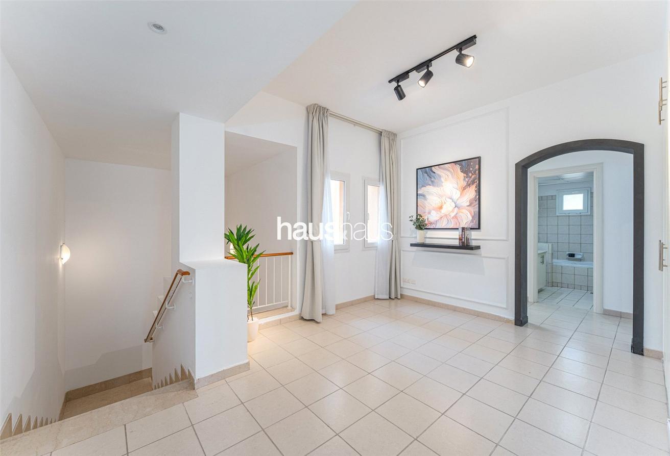 Fully Furnished | Upgraded Kitchen | Lake View photo 9