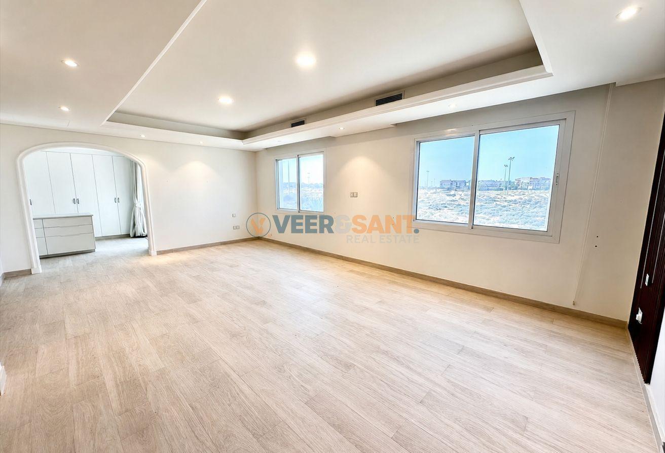 Spacious Villa | Huge Plot | Gated Community photo 4